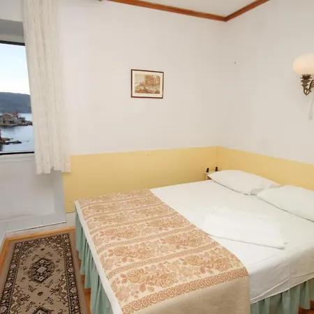 Apartment Studio Komiza 2431b